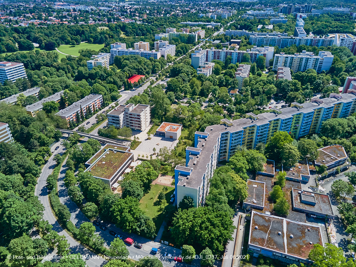 06.07.2021 - Einkaufs- und Wohnzentrum Quiddestraße in Neuperlach